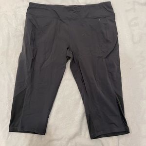 Gray crop workout leggings